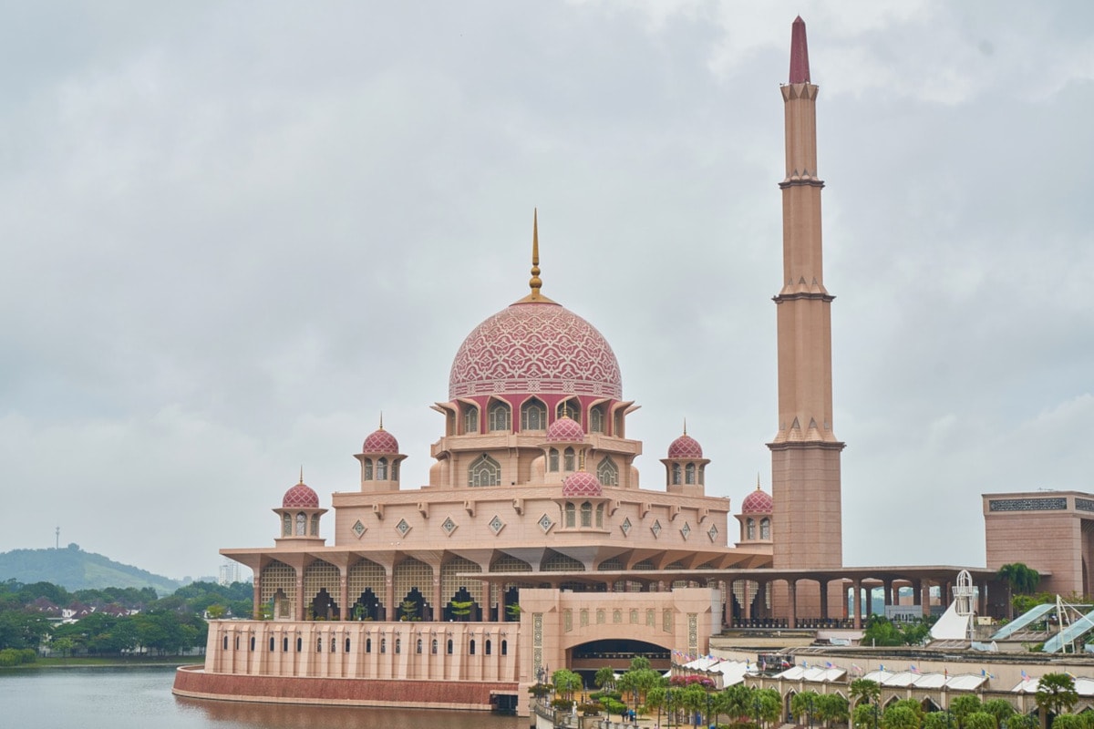 可愛らしいマレーシアのピンクモスク