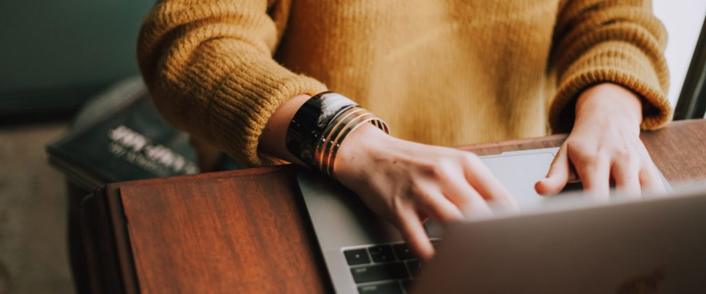 【在宅】シンガポールのメディア企業で英語ライター募集